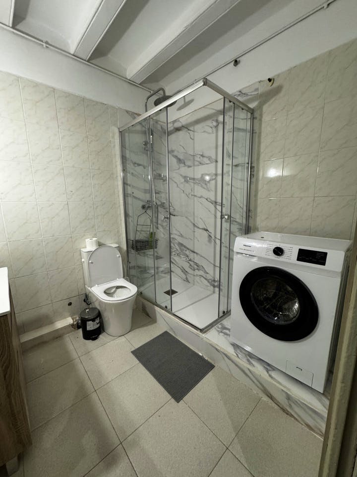  Room 3  -  Spacious Coliving Apartment in Dynamic Ciutat Vella, Steps from MACBA and Restaurants  - Gallery -  10