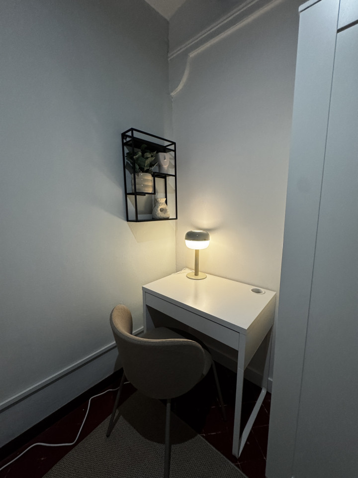 Room 3  -  Spacious Coliving Apartment in Dynamic Ciutat Vella, Steps from MACBA and Restaurants  - Gallery -  22
