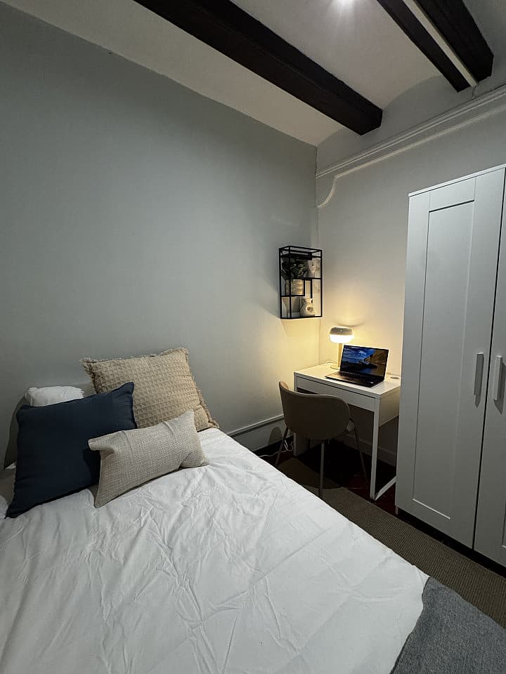  Room 3  -  Spacious Coliving Apartment in Dynamic Ciutat Vella, Steps from MACBA and Restaurants  - Gallery -  57