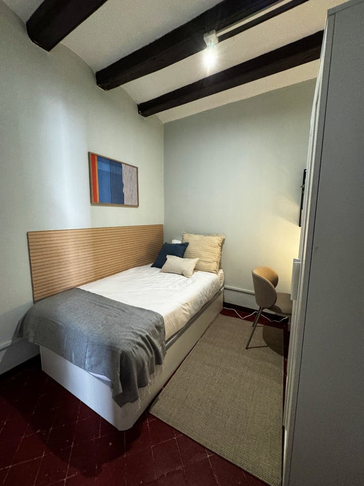  Room 3  -  Spacious Coliving Apartment in Dynamic Ciutat Vella, Steps from MACBA and Restaurants  - Gallery -  1