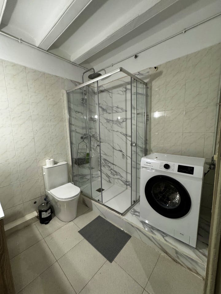  Room 3  -  Spacious Coliving Apartment in Dynamic Ciutat Vella, Steps from MACBA and Restaurants  - Gallery -  16