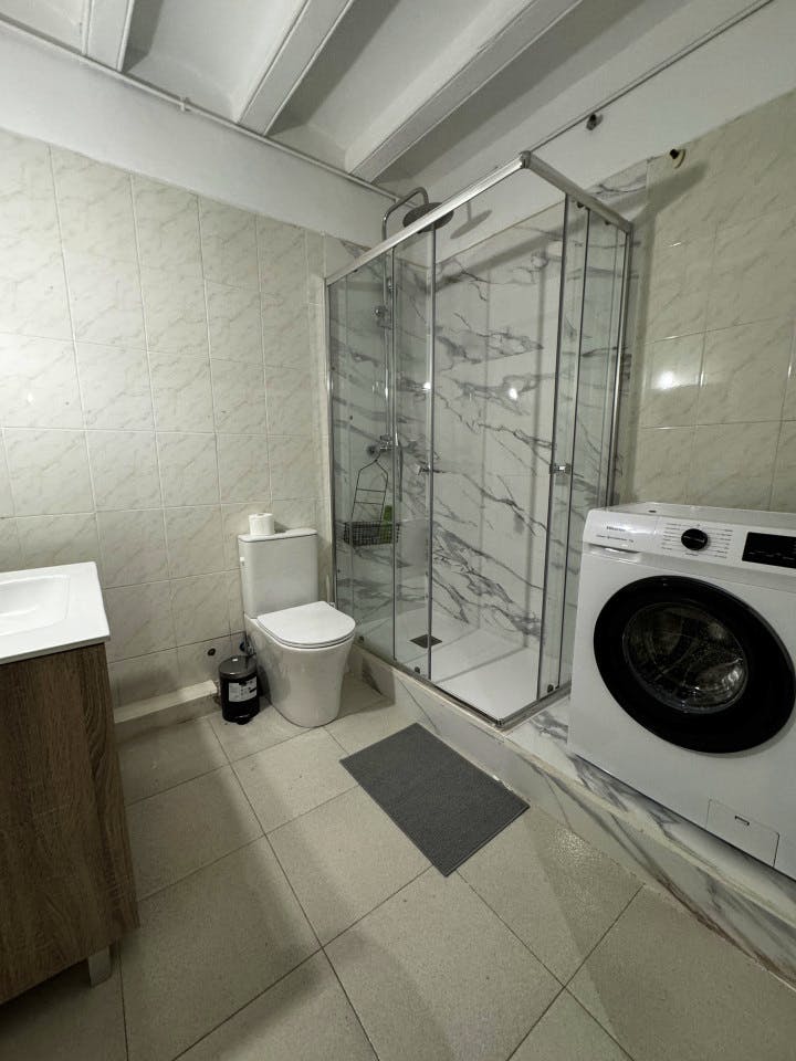  Room 4  -  Spacious Coliving Apartment in Dynamic Ciutat Vella, Steps from MACBA and Restaurants  - Gallery -  18