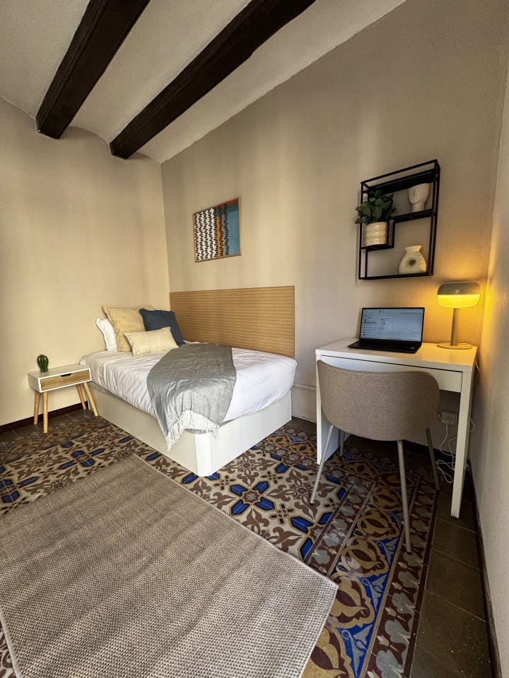 Room 4  -  Spacious Coliving Apartment in Dynamic Ciutat Vella, Steps from MACBA and Restaurants  - Gallery -  5