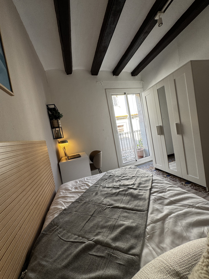  Room 4  -  Spacious Coliving Apartment in Dynamic Ciutat Vella, Steps from MACBA and Restaurants  - Gallery -  33