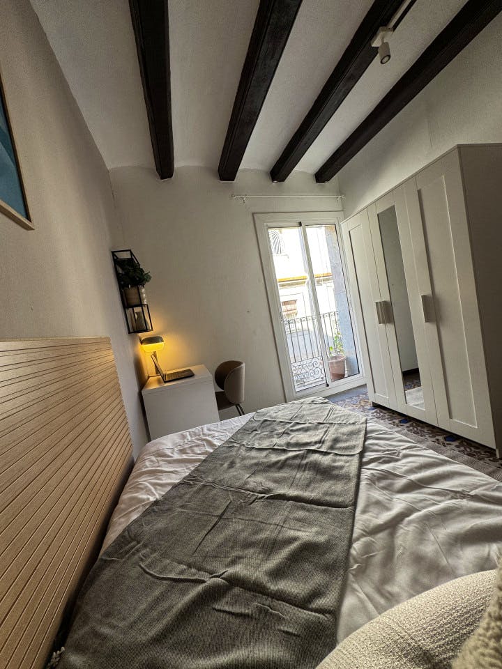  Room 4  -  Spacious Coliving Apartment in Dynamic Ciutat Vella, Steps from MACBA and Restaurants  - Gallery -  13