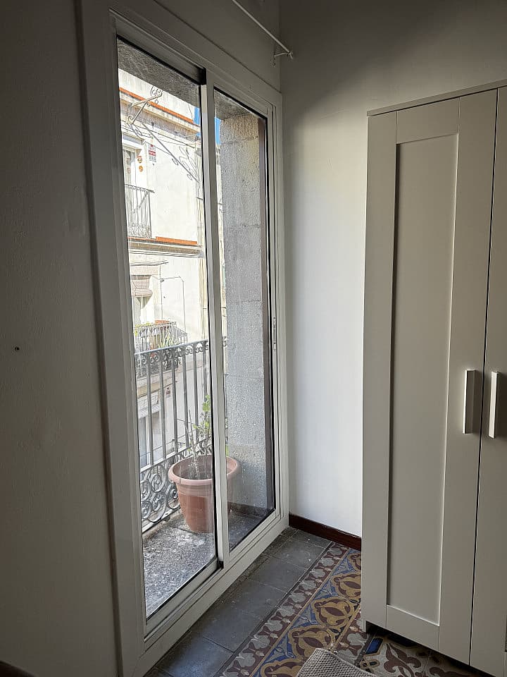  Room 4  -  Spacious Coliving Apartment in Dynamic Ciutat Vella, Steps from MACBA and Restaurants  - Gallery -  42