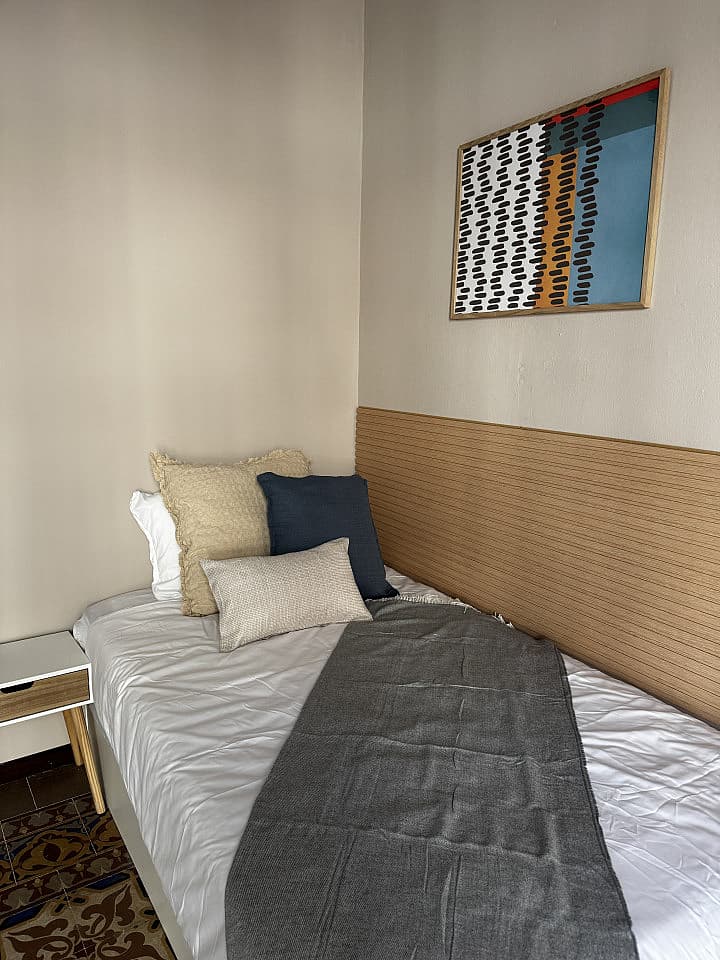  Room 4  -  Spacious Coliving Apartment in Dynamic Ciutat Vella, Steps from MACBA and Restaurants  - Gallery -  86