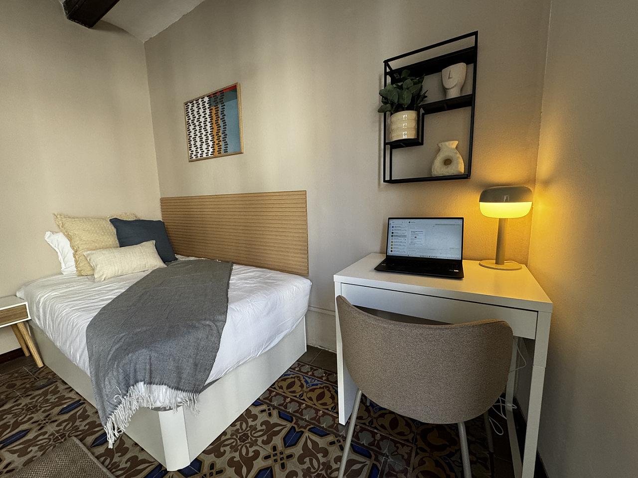  Room 4  -  Spacious Coliving Apartment in Dynamic Ciutat Vella, Steps from MACBA and Restaurants  - Gallery -  69