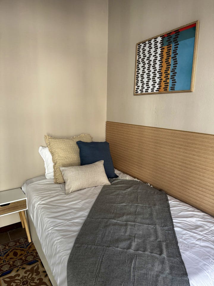  Room 4  -  Spacious Coliving Apartment in Dynamic Ciutat Vella, Steps from MACBA and Restaurants  - Gallery -  6