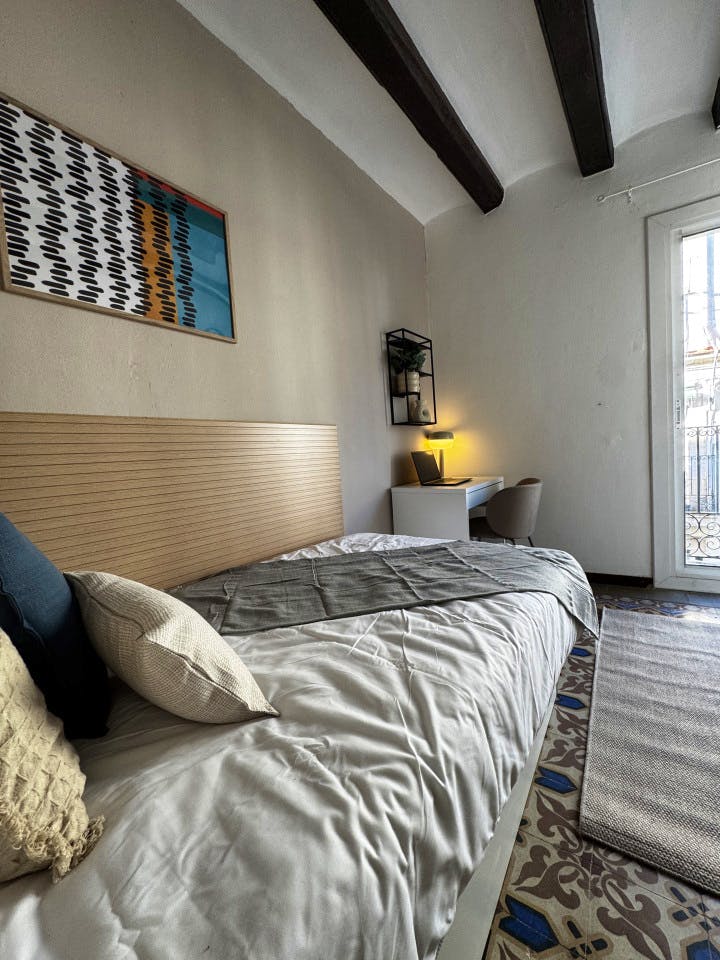  Room 4  -  Spacious Coliving Apartment in Dynamic Ciutat Vella, Steps from MACBA and Restaurants  - Gallery -  12