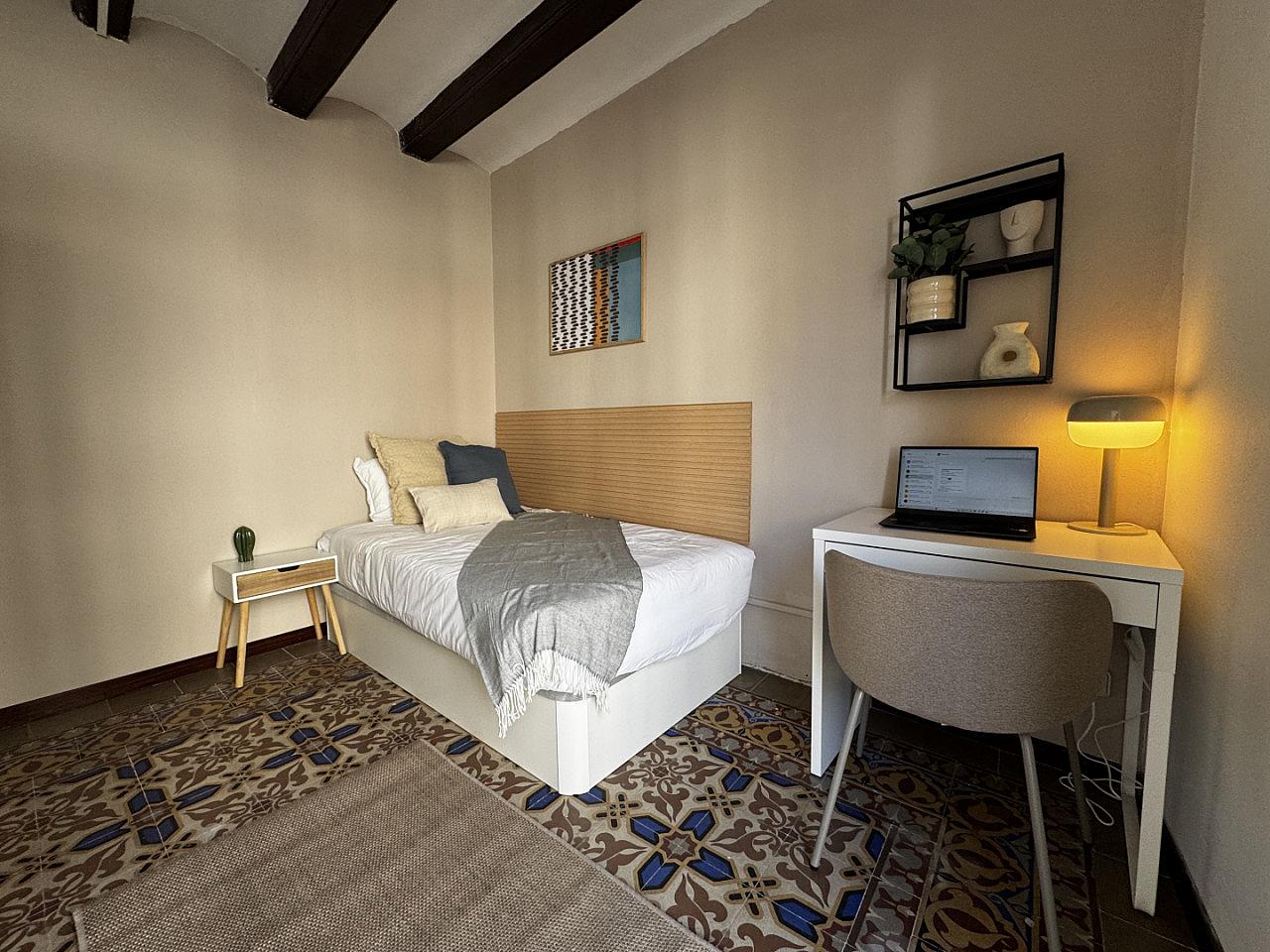  Room 4  -  Spacious Coliving Apartment in Dynamic Ciutat Vella, Steps from MACBA and Restaurants  - Gallery -  87