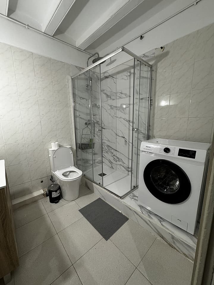  Room 4  -  Spacious Coliving Apartment in Dynamic Ciutat Vella, Steps from MACBA and Restaurants  - Gallery -  94