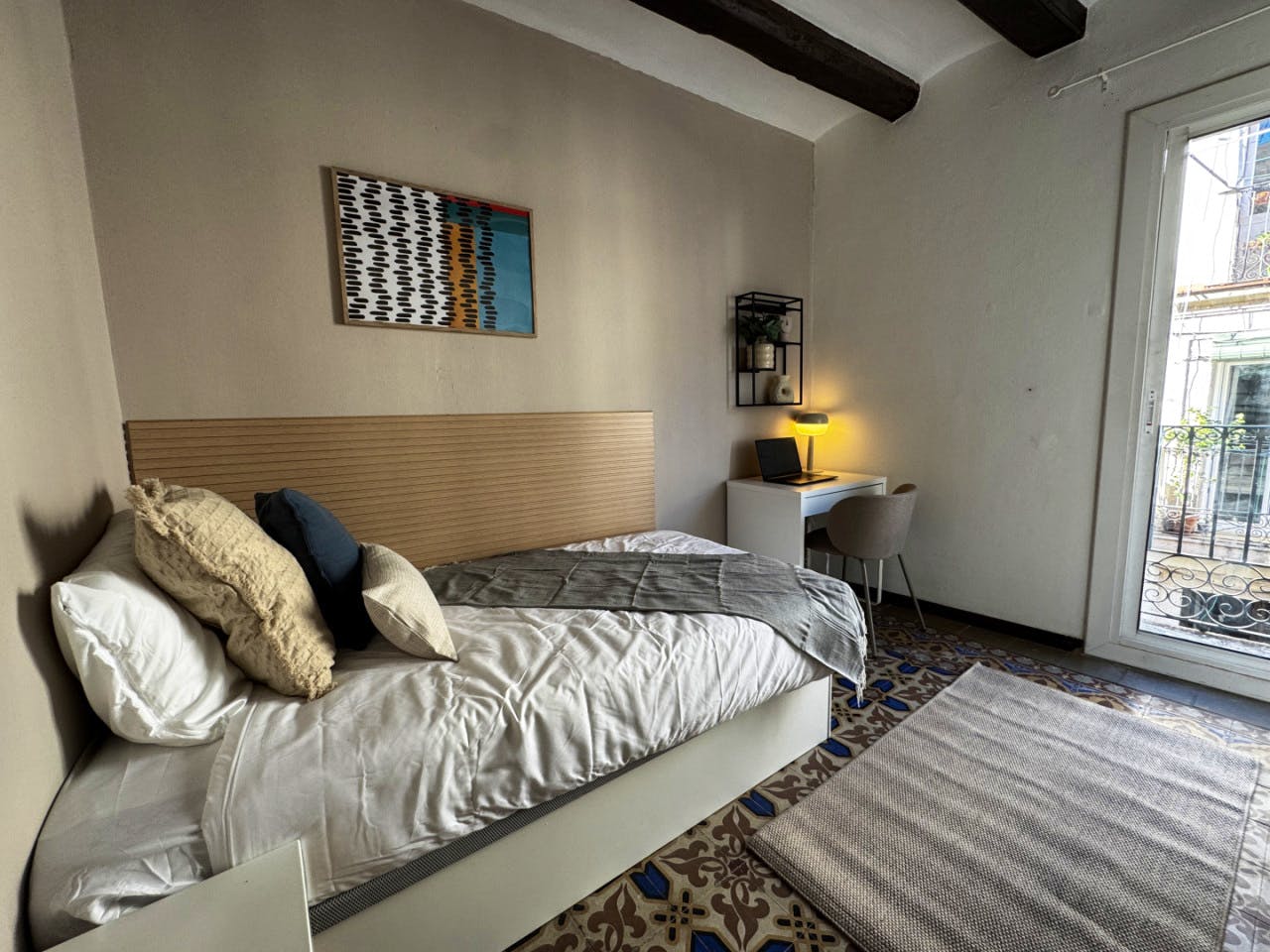  Room 4  -  Spacious Coliving Apartment in Dynamic Ciutat Vella, Steps from MACBA and Restaurants  - Gallery -  10