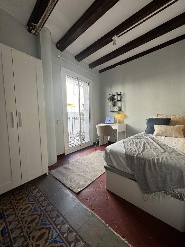  Room 5  -  Spacious Coliving Apartment in Dynamic Ciutat Vella, Steps from MACBA and Restaurants  - Gallery -  26