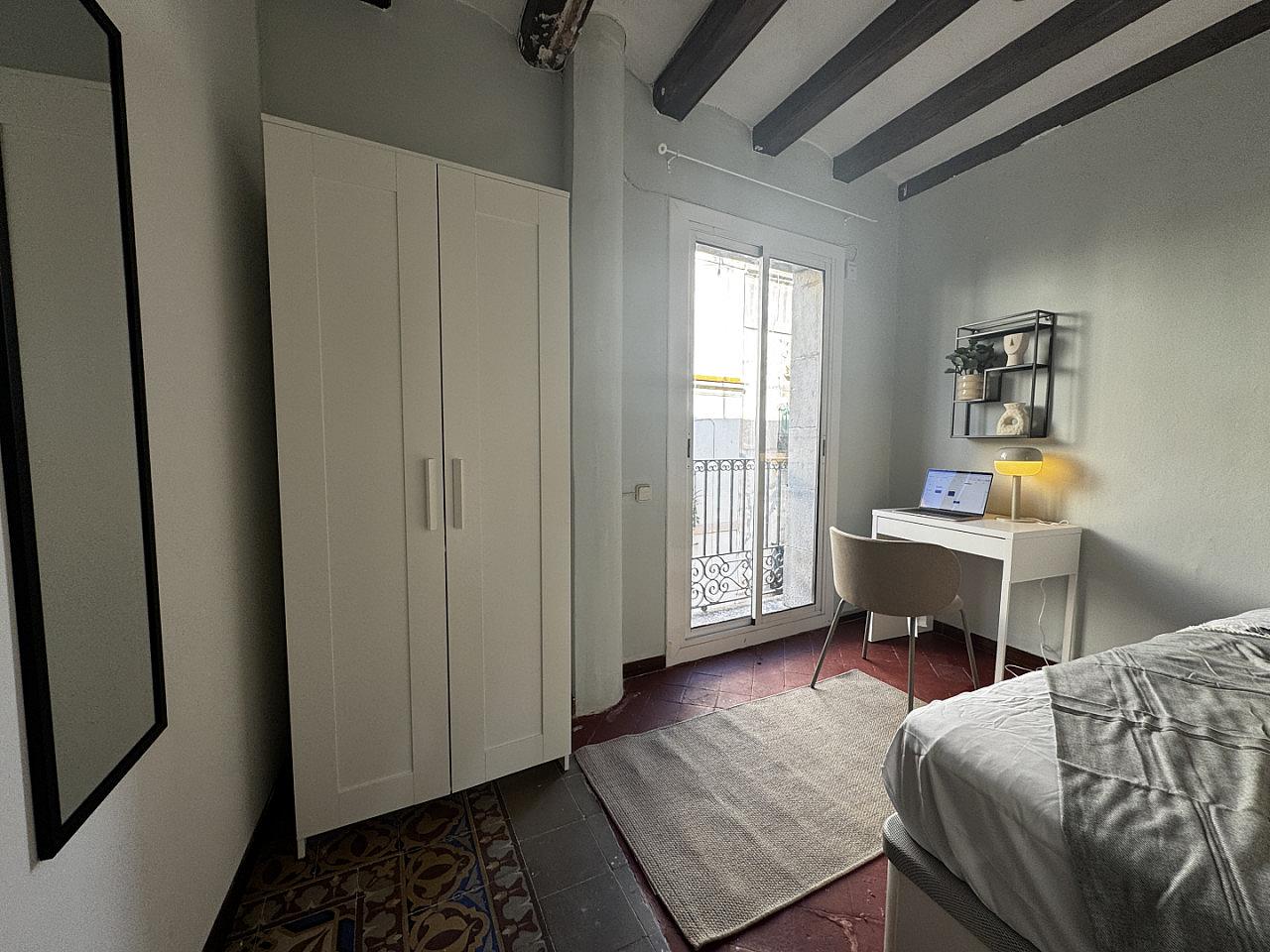  Room 5  -  Spacious Coliving Apartment in Dynamic Ciutat Vella, Steps from MACBA and Restaurants  - Gallery -  38