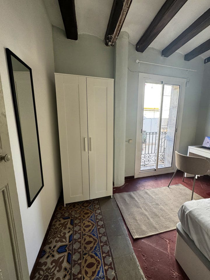  Room 5  -  Spacious Coliving Apartment in Dynamic Ciutat Vella, Steps from MACBA and Restaurants  - Gallery -  4