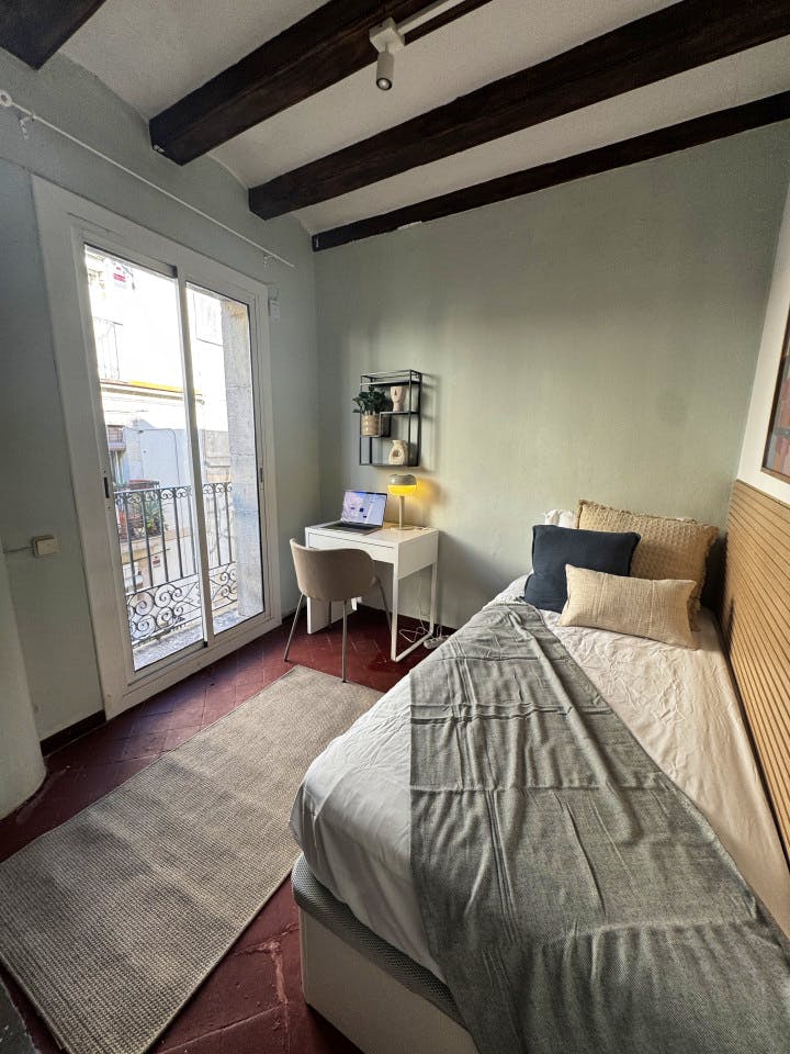  Room 5  -  Spacious Coliving Apartment in Dynamic Ciutat Vella, Steps from MACBA and Restaurants  - Gallery -  9