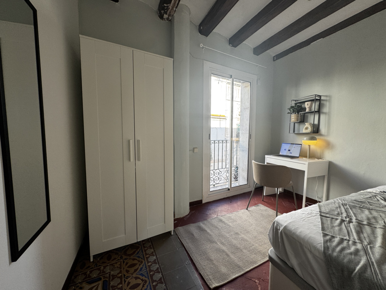  Room 5  -  Spacious Coliving Apartment in Dynamic Ciutat Vella, Steps from MACBA and Restaurants  - Gallery -  22