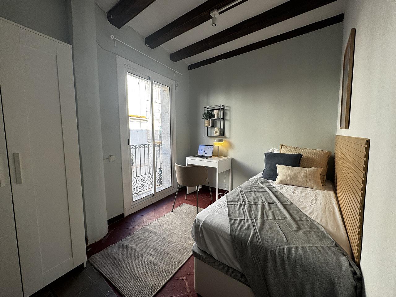  Room 5  -  Spacious Coliving Apartment in Dynamic Ciutat Vella, Steps from MACBA and Restaurants  - Gallery -  53