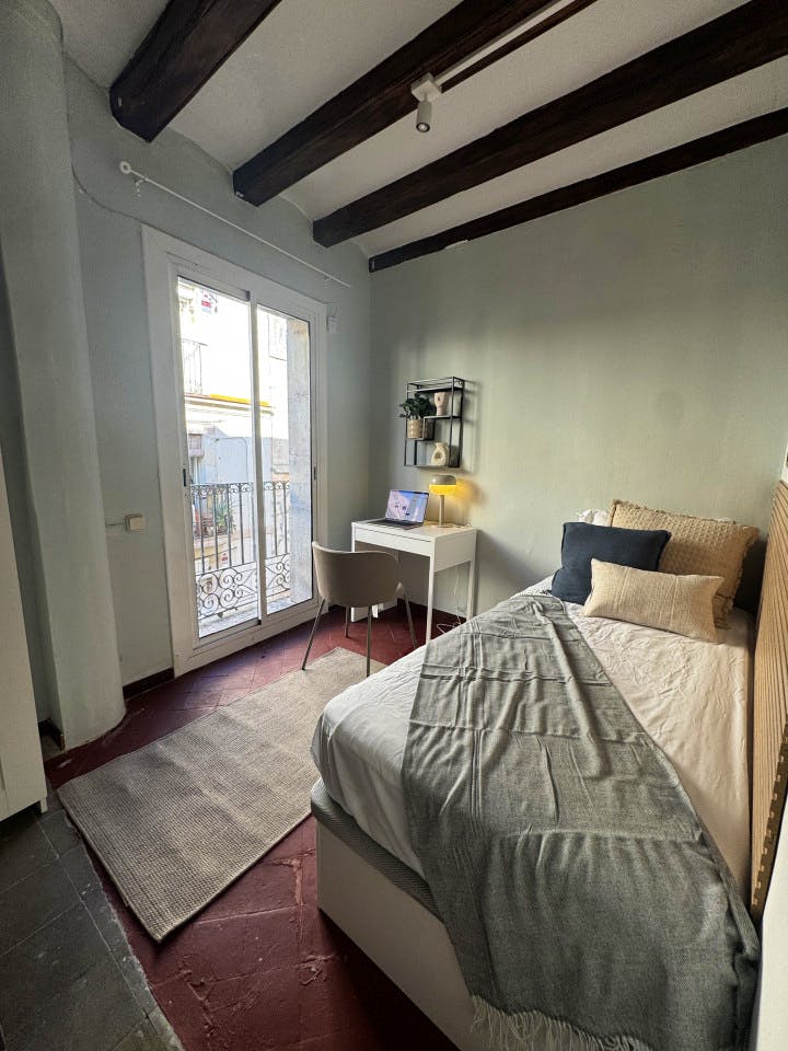  Room 5  -  Spacious Coliving Apartment in Dynamic Ciutat Vella, Steps from MACBA and Restaurants  - Gallery -  1