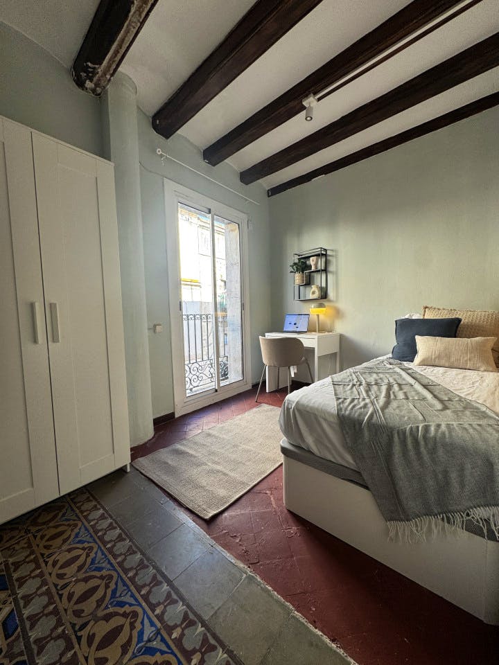  Room 5  -  Spacious Coliving Apartment in Dynamic Ciutat Vella, Steps from MACBA and Restaurants  - Gallery -  10