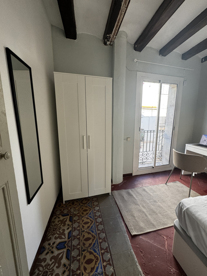  Room 5  -  Spacious Coliving Apartment in Dynamic Ciutat Vella, Steps from MACBA and Restaurants  - Gallery -  20