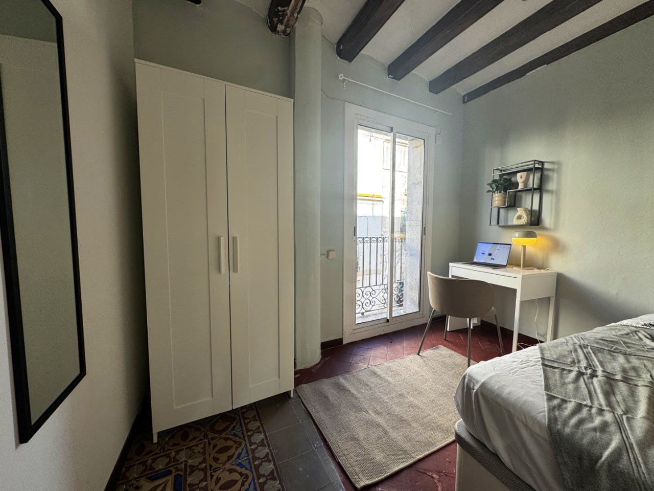  Room 5  -  Spacious Coliving Apartment in Dynamic Ciutat Vella, Steps from MACBA and Restaurants  - Gallery -  6