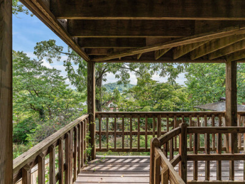 Queen City Hideaway