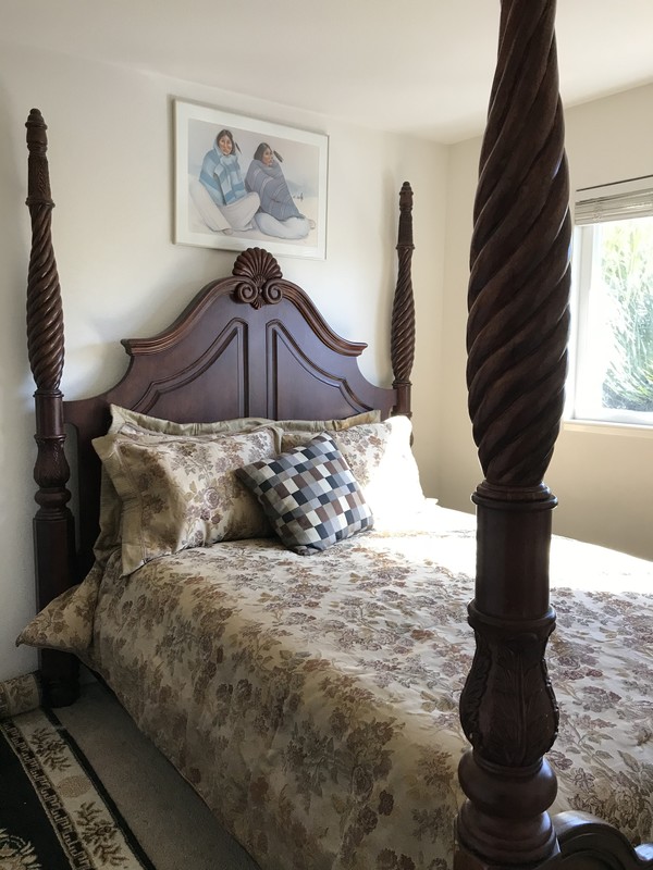 Guest Bedroom With Shared Guest Bathroom(Full Room) - 1