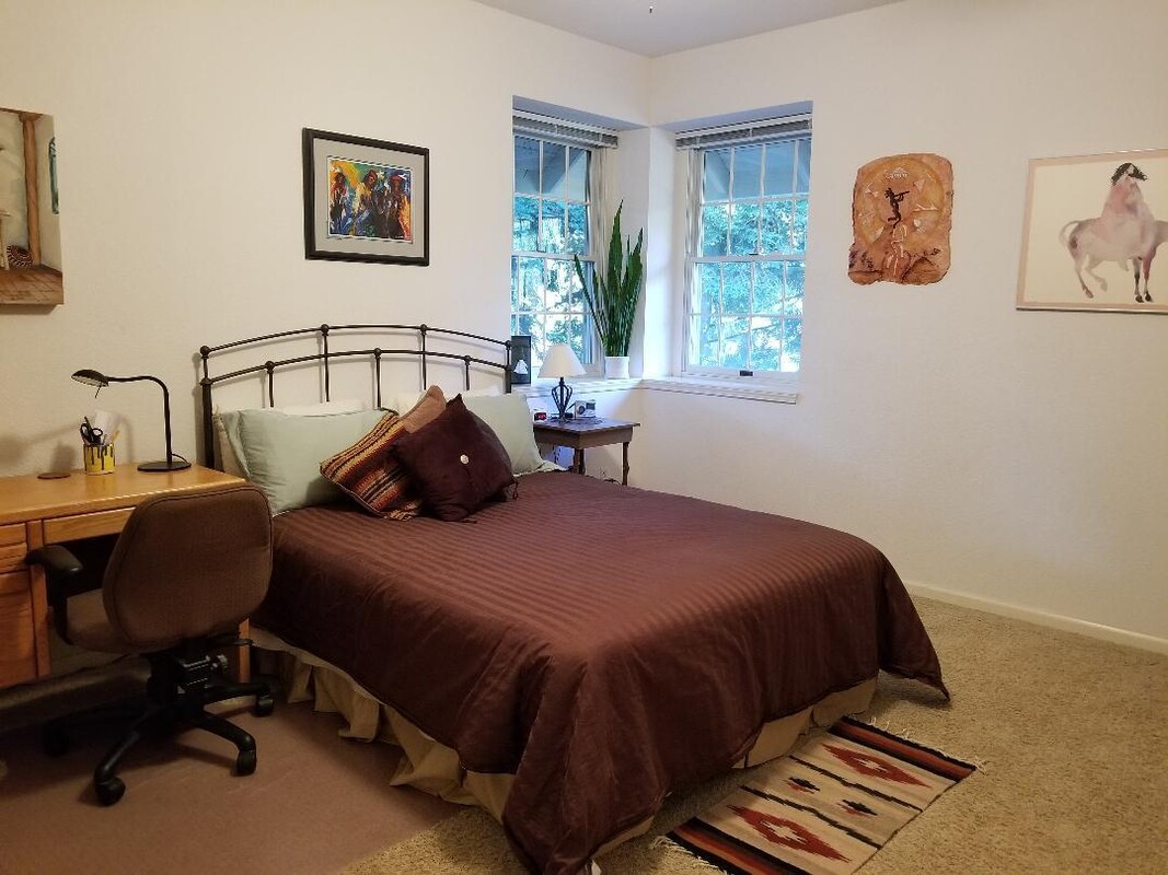 Large Guestroom W/Queen Bed(Single Bed) - Large Furnished Bedrm/Private Bath - Gallery - 1