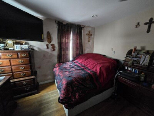 Large Single Family Home  - Gallery - 11