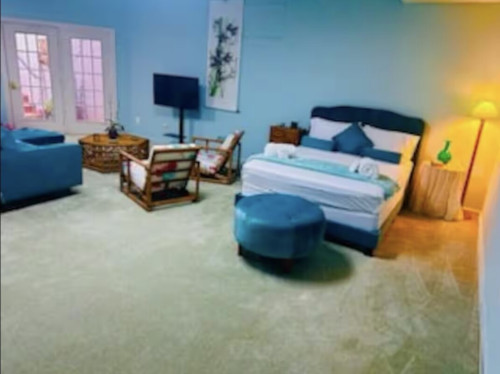 Blue Velvet Retreat  - Gallery - 11