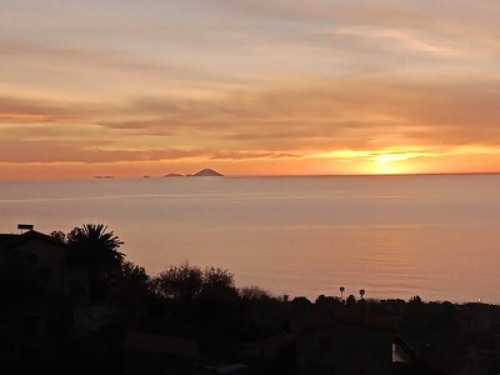 a sunny huse in front of the sea  - Gallery -  5