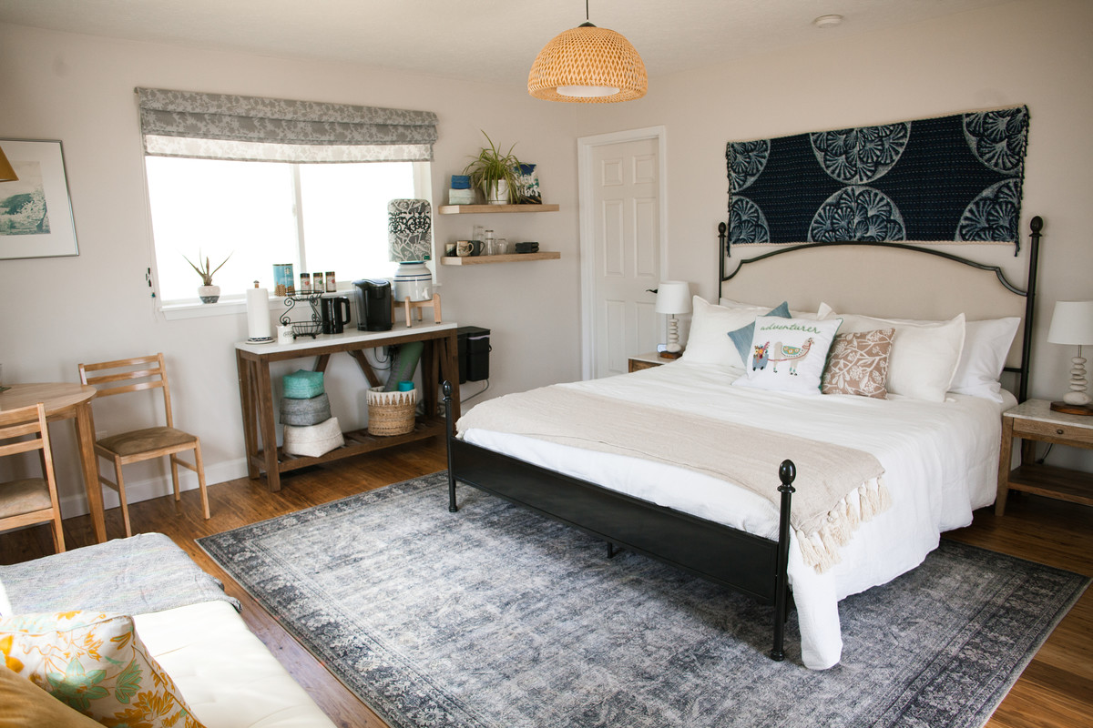  Joyful Master Suite In Heart Of Hood River W/ Private Entrance(Single Bed)  -  Joyful Master Suite w Own Entrance  - Gallery -  1