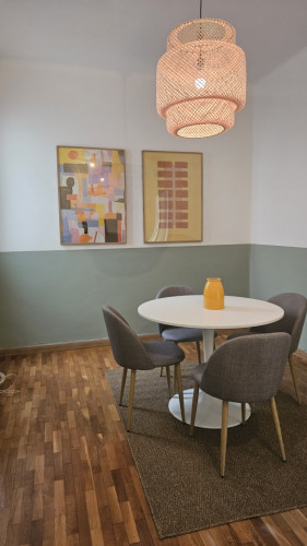 Spacious Coliving Room in Eixample - Ideal for Students & Professionals
