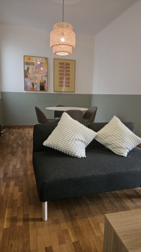 Spacious Coliving Room in Eixample - Ideal for Students & Professionals
