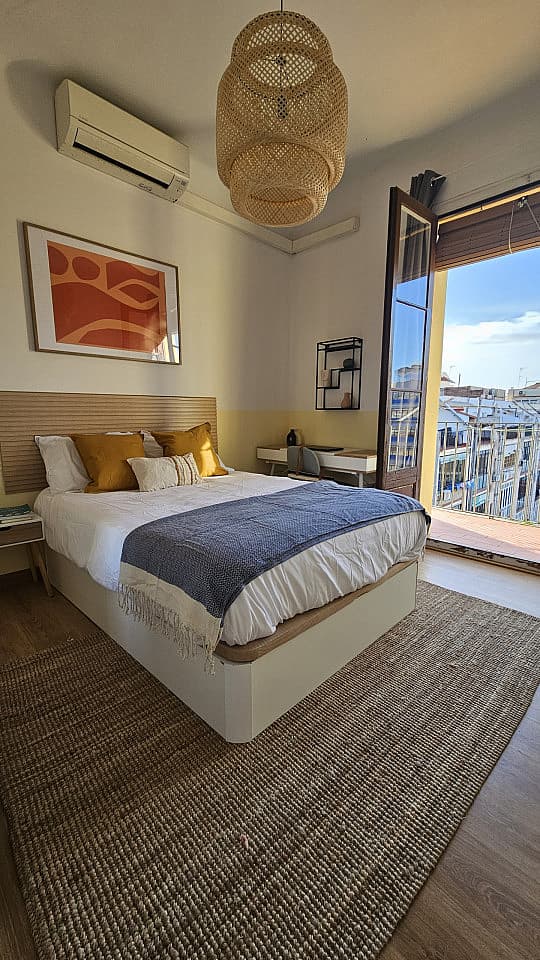  Room 2  -  Spacious Coliving Room in Eixample - Ideal for Students & Professionals  - Gallery -  10