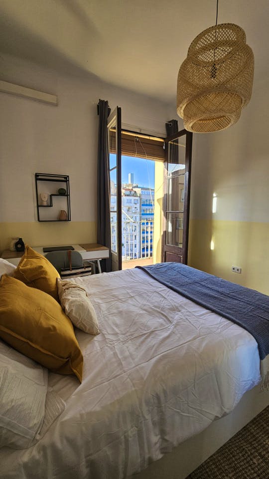  Room 2  -  Spacious Coliving Room in Eixample - Ideal for Students & Professionals  - Gallery -  3
