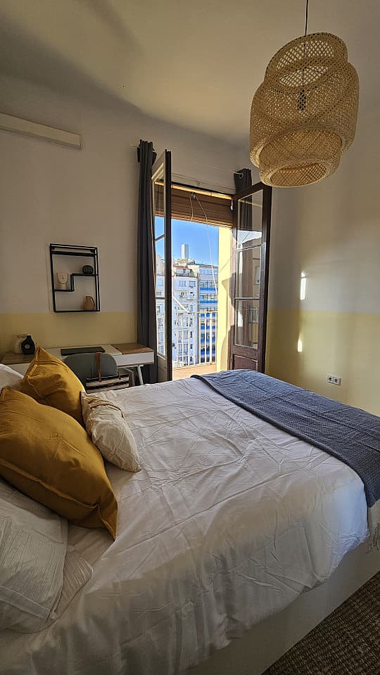  Room 2  -  Spacious Coliving Room in Eixample - Ideal for Students & Professionals  - Gallery -  12