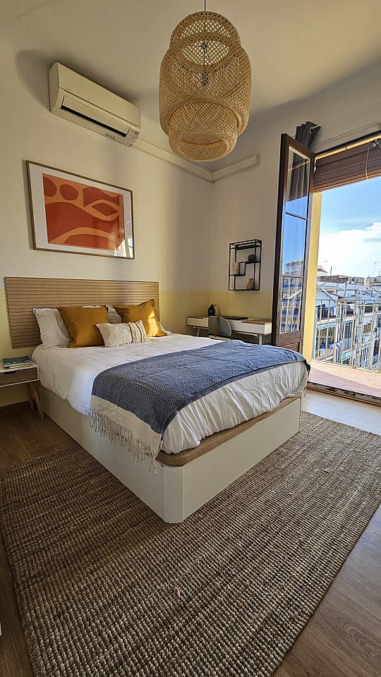  Room 2  -  Spacious Coliving Room in Eixample - Ideal for Students & Professionals  - Gallery -  11