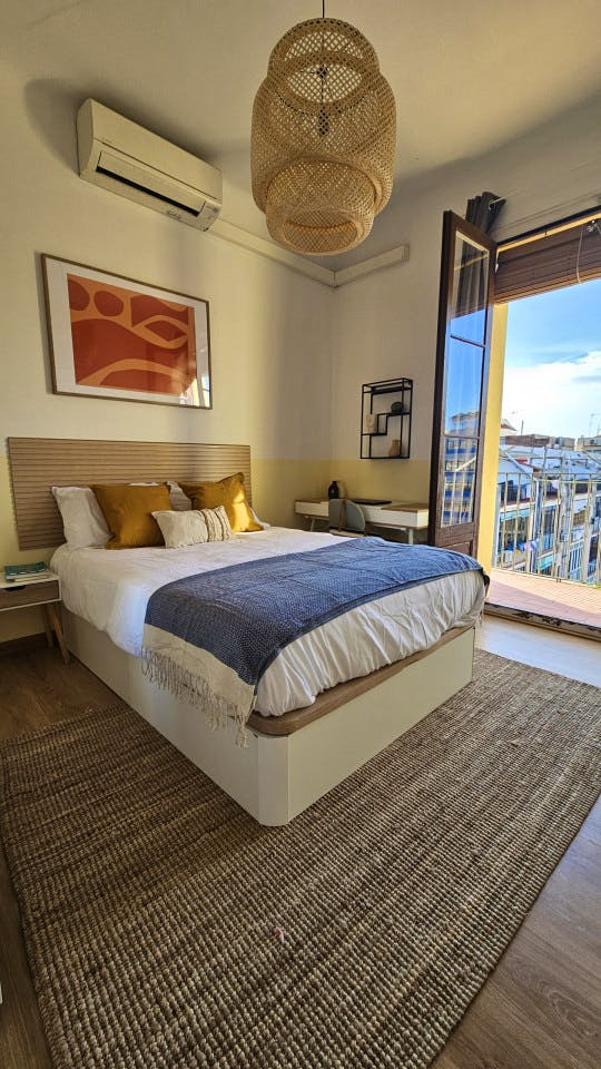  Room 2  -  Spacious Coliving Room in Eixample - Ideal for Students & Professionals  - Gallery -  2