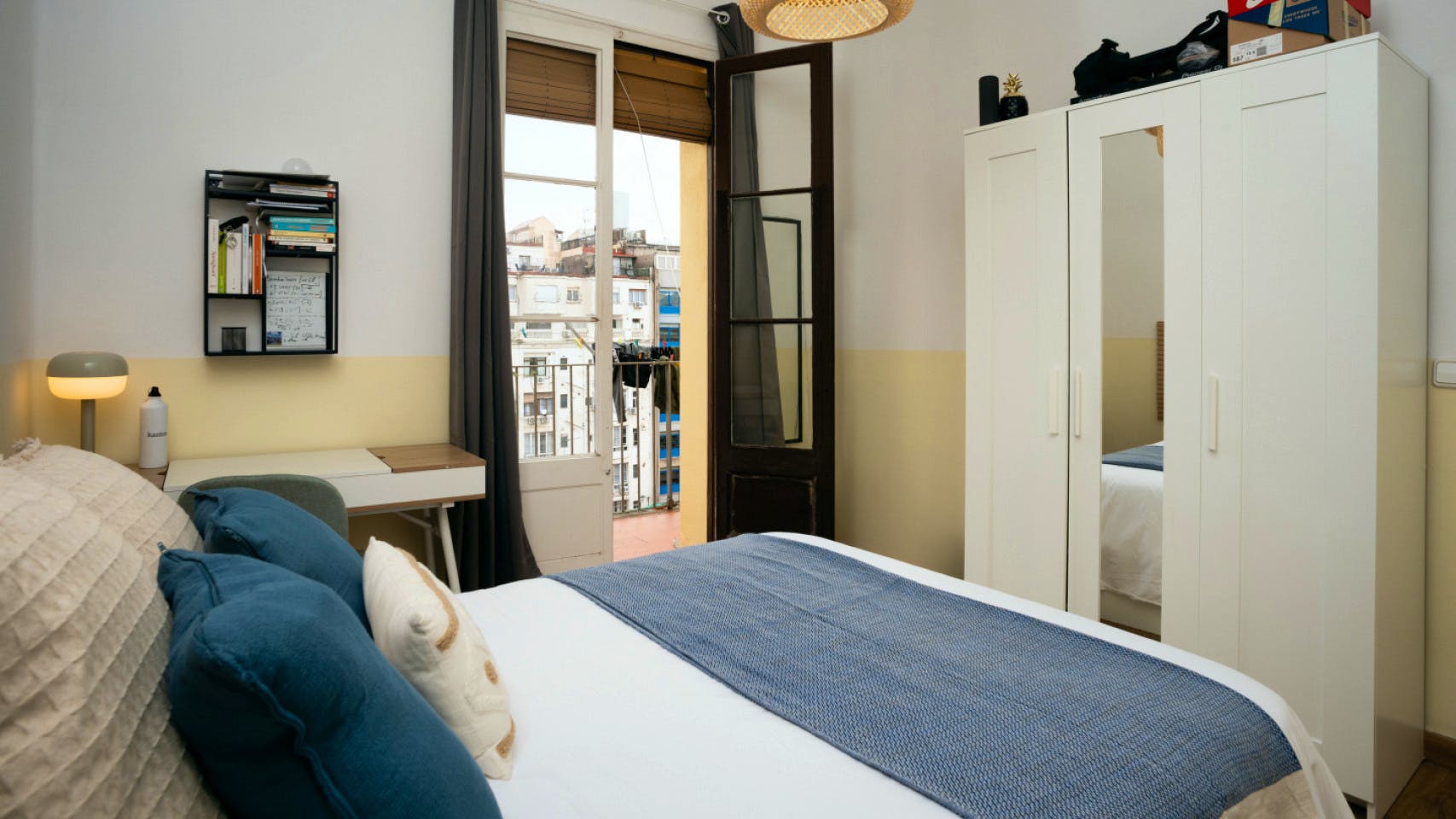  Room 2  -  Spacious Coliving Room in Eixample - Ideal for Students & Professionals  - Gallery -  7
