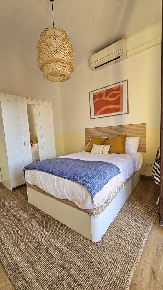  Room 2  -  Spacious Coliving Room in Eixample - Ideal for Students & Professionals  - Gallery -  4