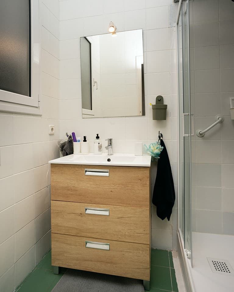  Room 2  -  Spacious Coliving Room in Eixample - Ideal for Students & Professionals  - Gallery -  18