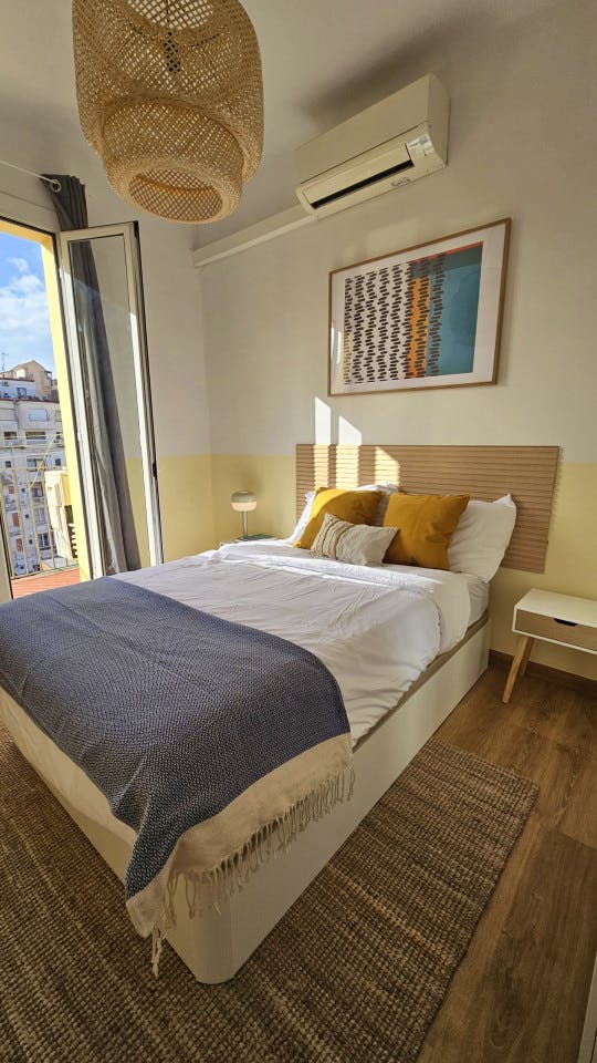  Room 1  -  Spacious Coliving Room in Eixample - Ideal for Students & Professionals  - Gallery -  18