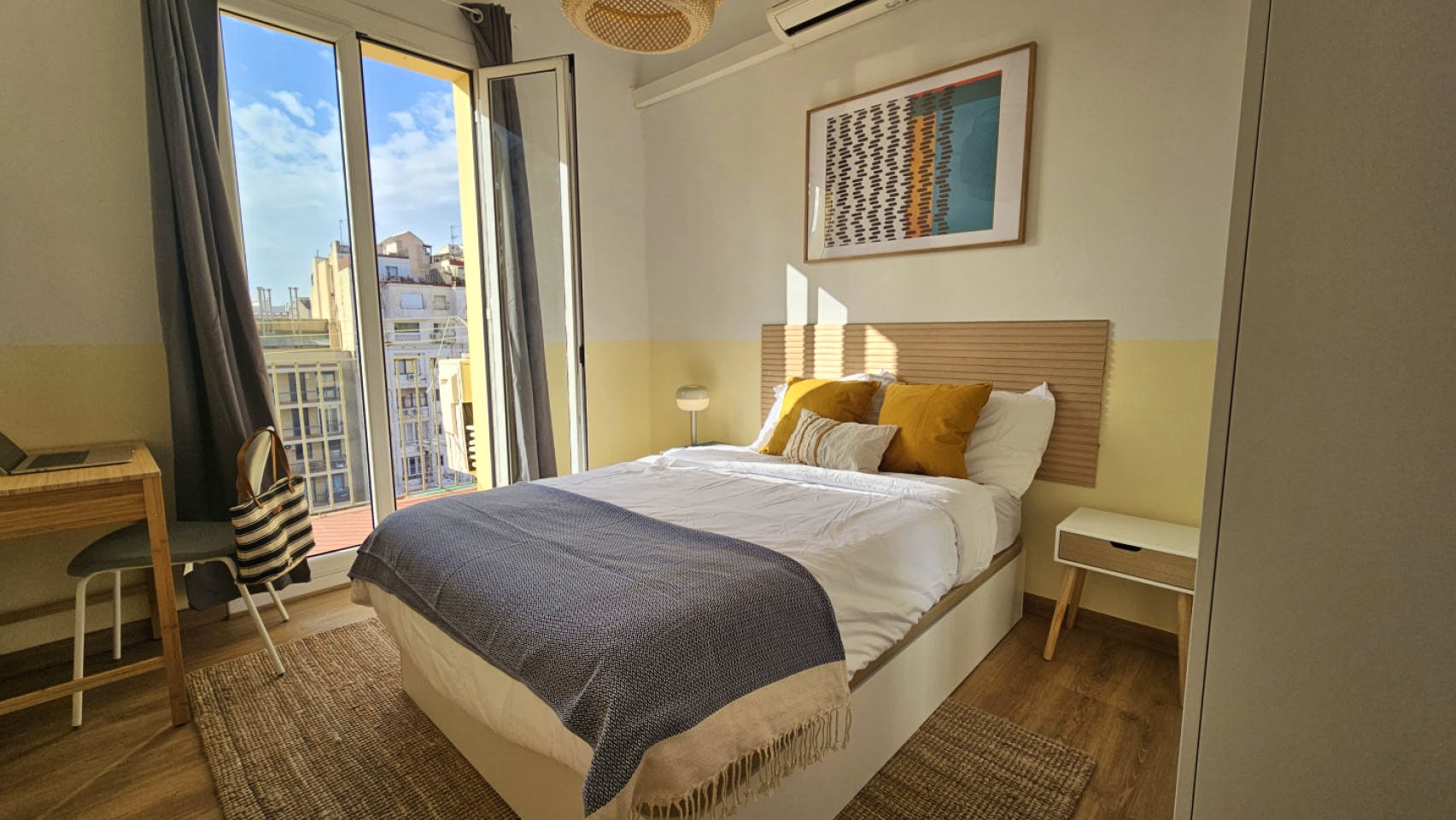 Room 1  -  Spacious Coliving Room in Eixample - Ideal for Students & Professionals  - Gallery -  16