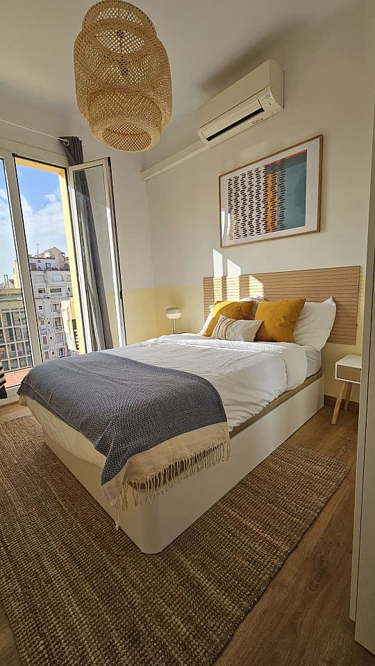  Room 1  -  Spacious Coliving Room in Eixample - Ideal for Students & Professionals  - Gallery -  24