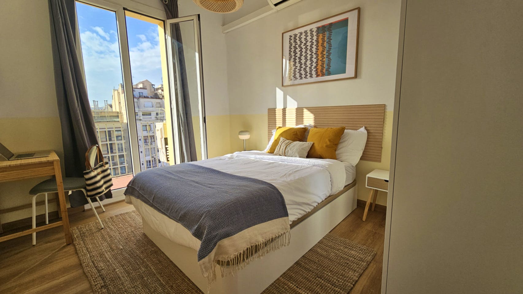  Room 1  -  Spacious Coliving Room in Eixample - Ideal for Students & Professionals  - Gallery -  17