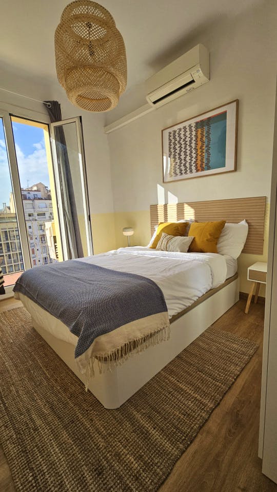  Room 1  -  Spacious Coliving Room in Eixample - Ideal for Students & Professionals  - Gallery -  12