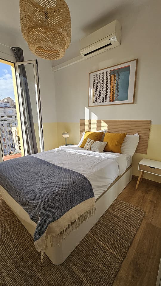  Room 1  -  Spacious Coliving Room in Eixample - Ideal for Students & Professionals  - Gallery -  5